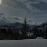 Hillside Деревянный коттедж