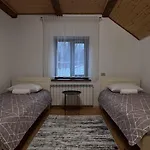 Hillside Деревянный коттедж *
