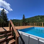 Деревянный коттедж Hillside