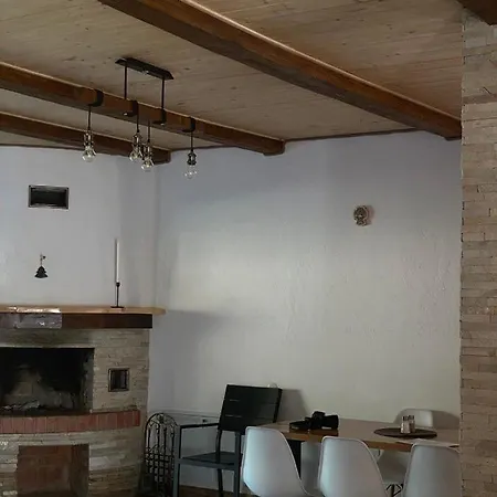 山林小屋 Hillside