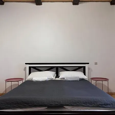 Hillside 山林小屋