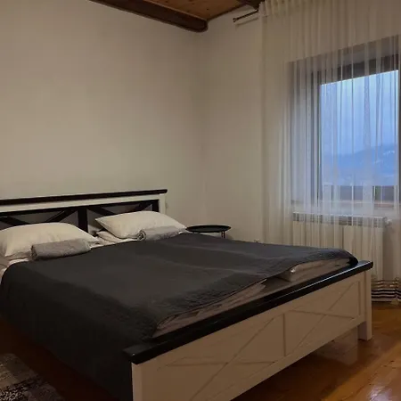 山林小屋 Hillside