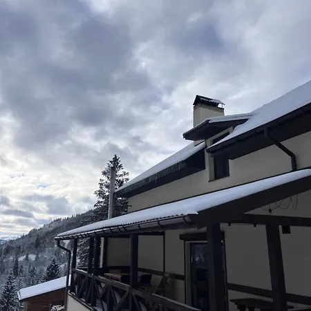 Hillside Дерев'яний котедж