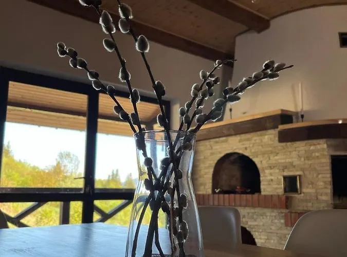 Hillside Lodge *